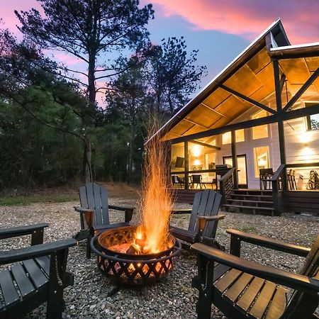 New Farmhouse-Chic Cabin With Hot Tub & Firepit ブロークン・ボウ エクステリア 写真