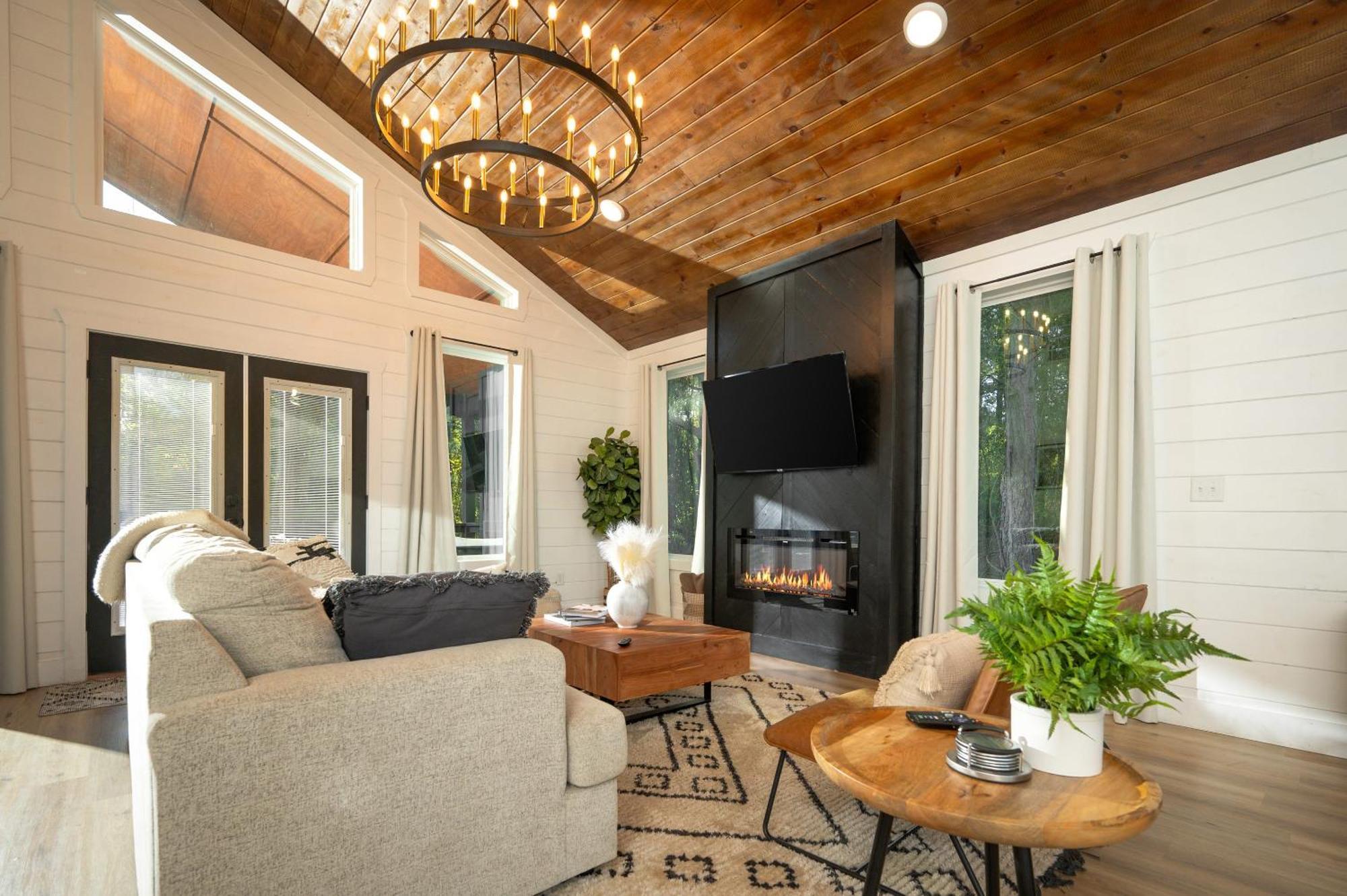 New Farmhouse-Chic Cabin With Hot Tub & Firepit ブロークン・ボウ エクステリア 写真