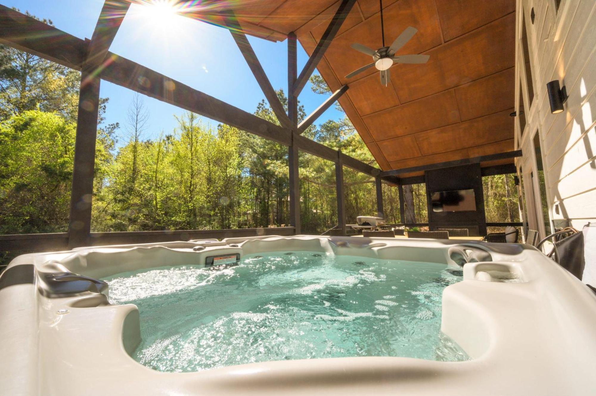 New Farmhouse-Chic Cabin With Hot Tub & Firepit ブロークン・ボウ エクステリア 写真