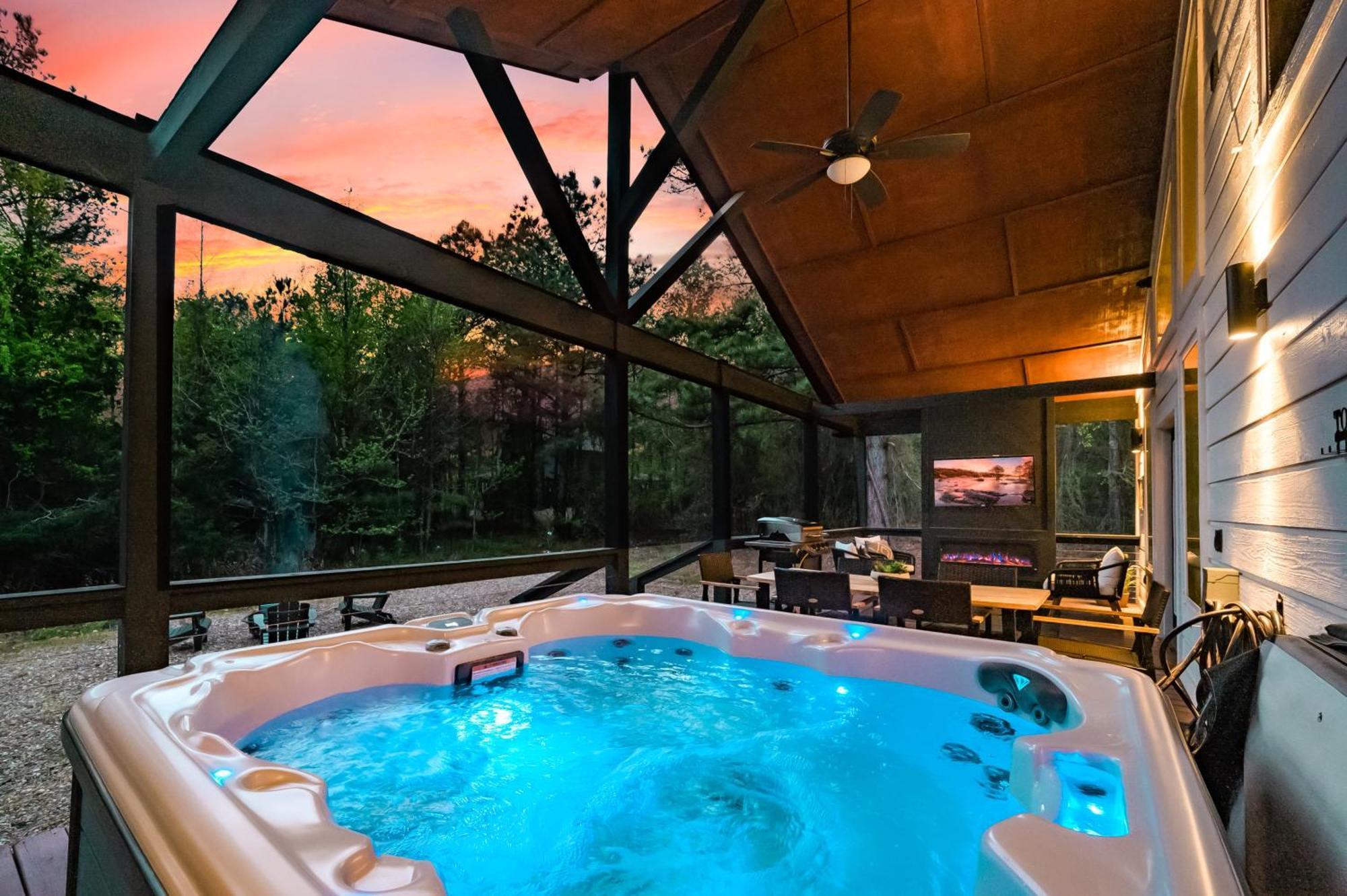 New Farmhouse-Chic Cabin With Hot Tub & Firepit ブロークン・ボウ エクステリア 写真
