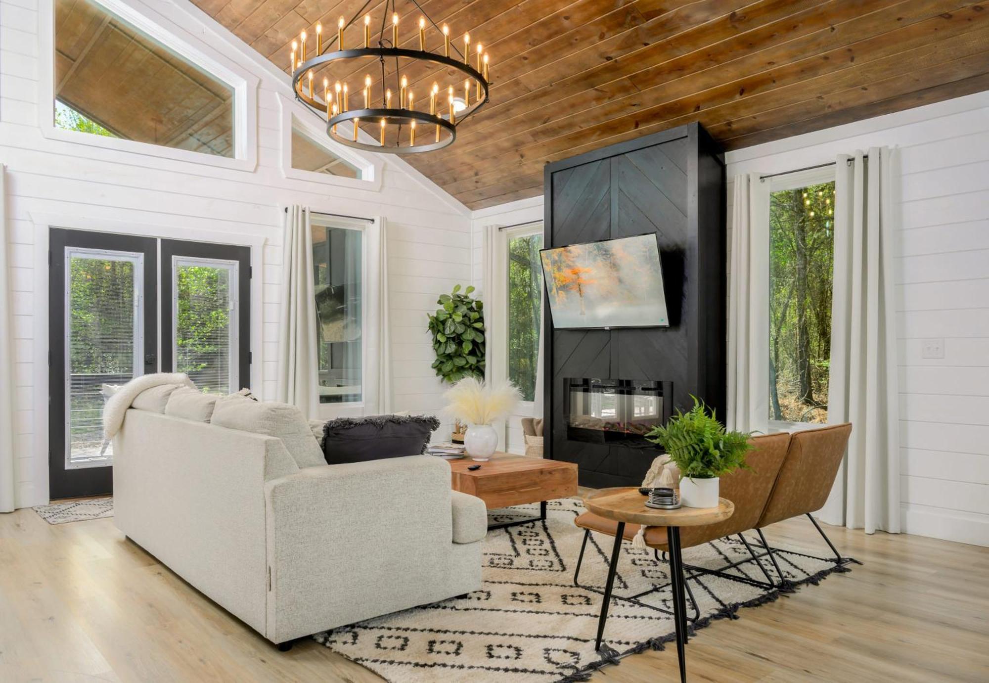 New Farmhouse-Chic Cabin With Hot Tub & Firepit ブロークン・ボウ エクステリア 写真