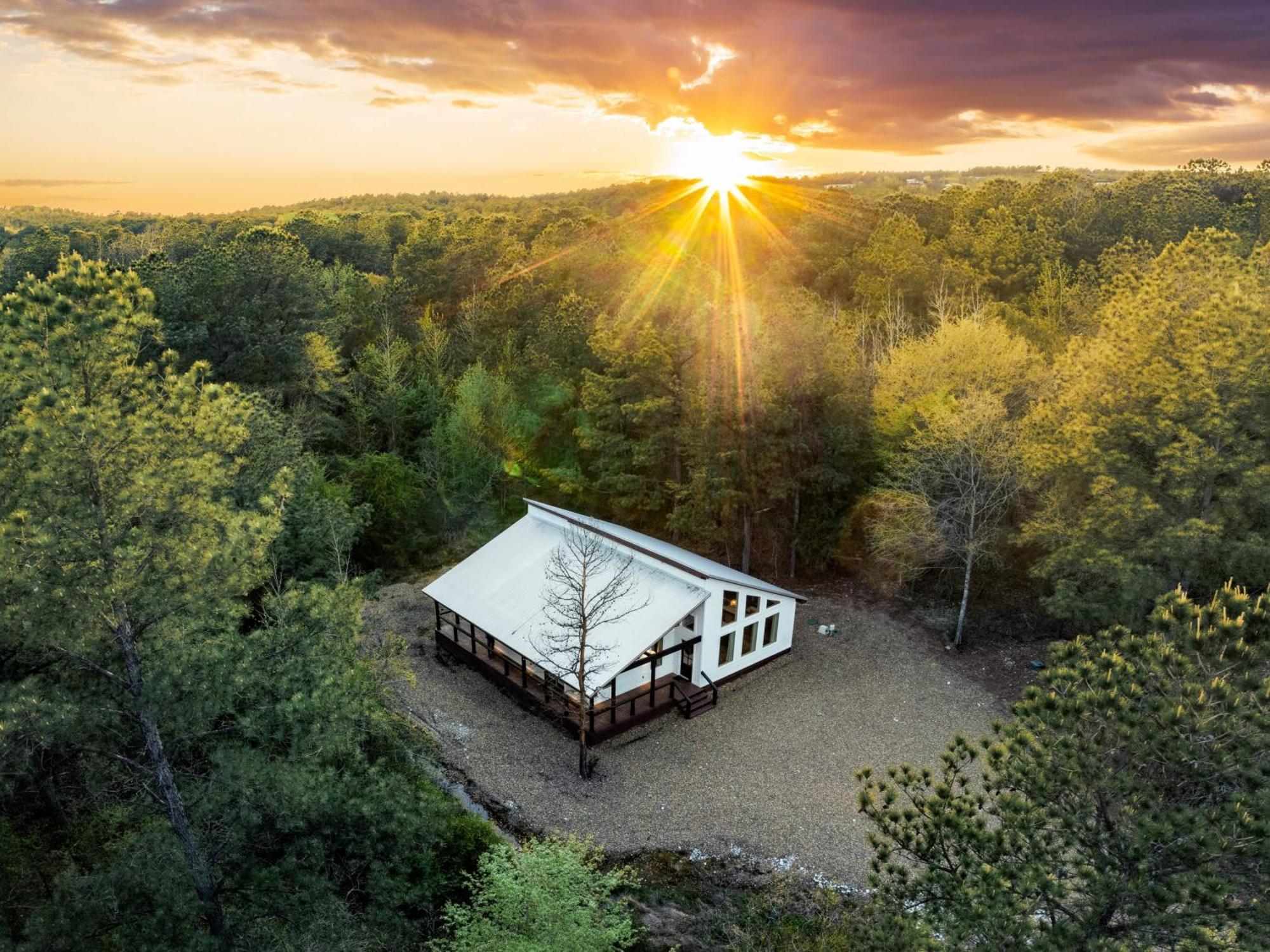 New Farmhouse-Chic Cabin With Hot Tub & Firepit ブロークン・ボウ エクステリア 写真