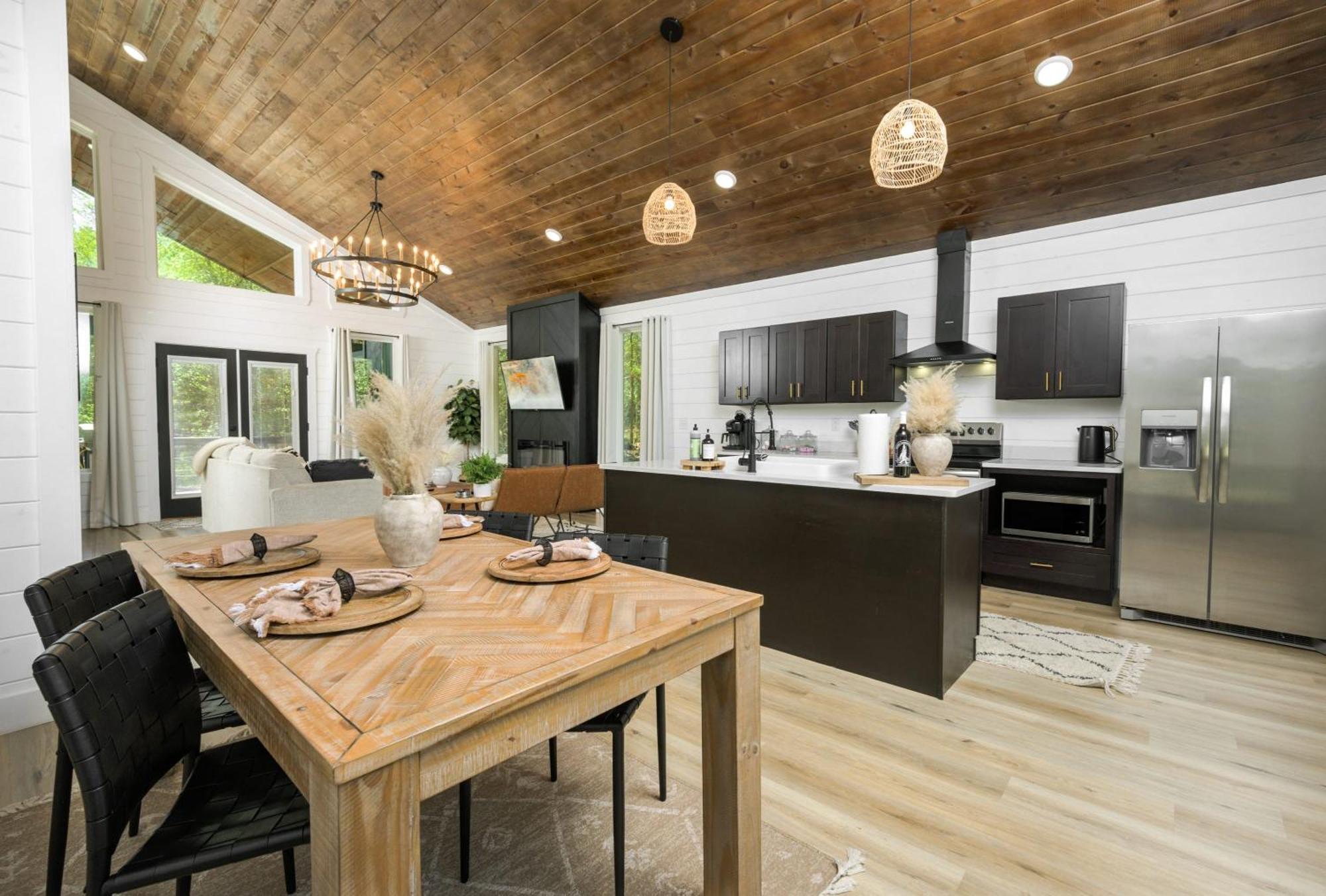 New Farmhouse-Chic Cabin With Hot Tub & Firepit ブロークン・ボウ エクステリア 写真