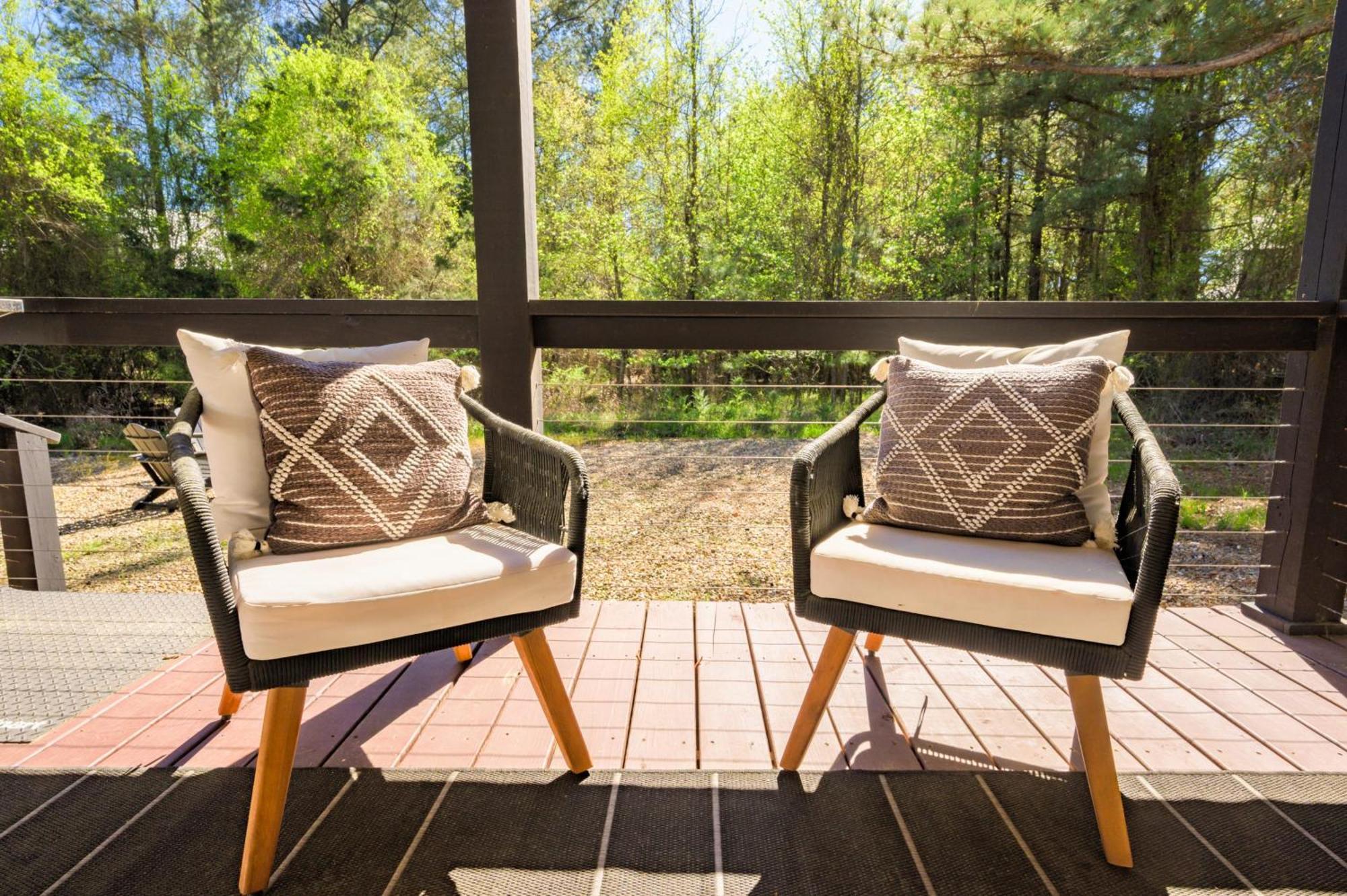 New Farmhouse-Chic Cabin With Hot Tub & Firepit ブロークン・ボウ エクステリア 写真