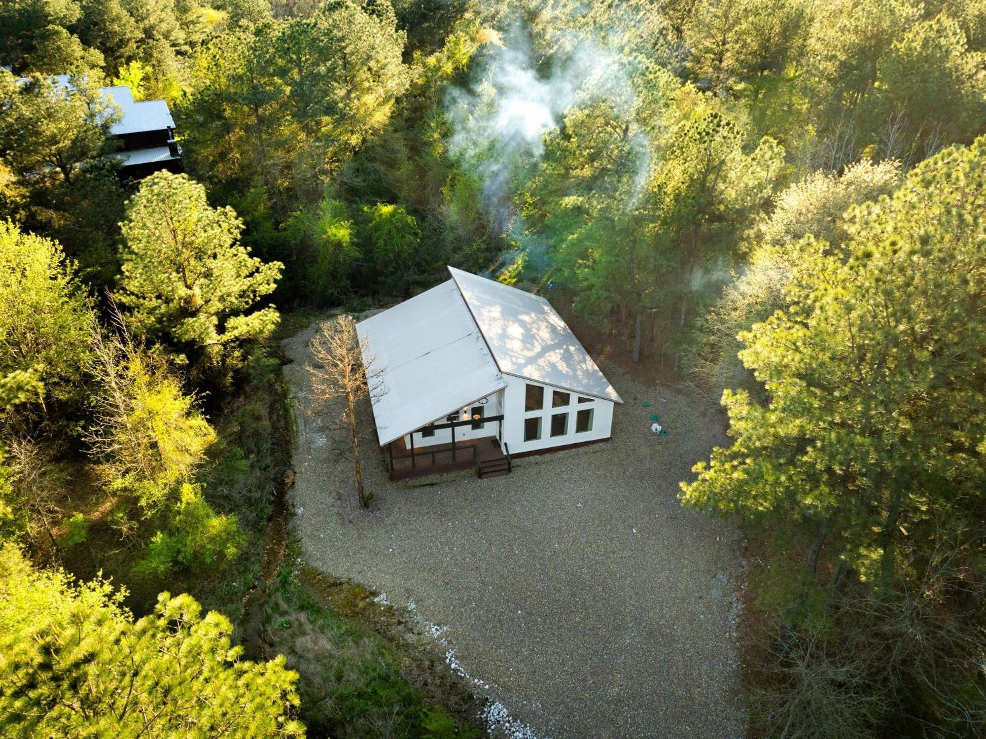 New Farmhouse-Chic Cabin With Hot Tub & Firepit ブロークン・ボウ エクステリア 写真